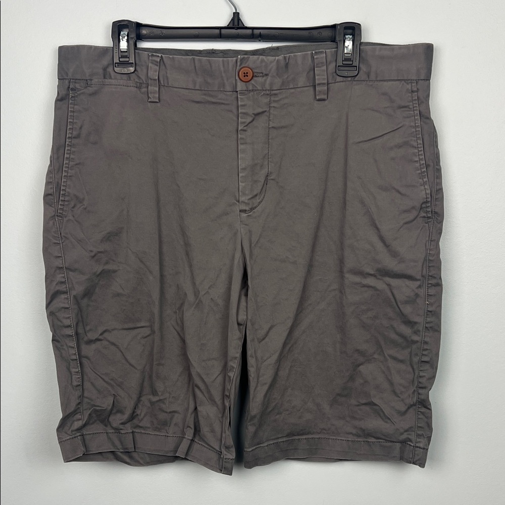 Tommy Bahama size 36 dark grey men’s chino style shorts